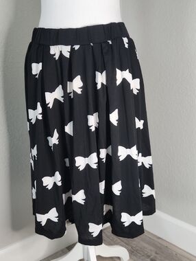 LuLaRoe Madison Black Midi Skirt with White Bow Print and Pockets! Coquette